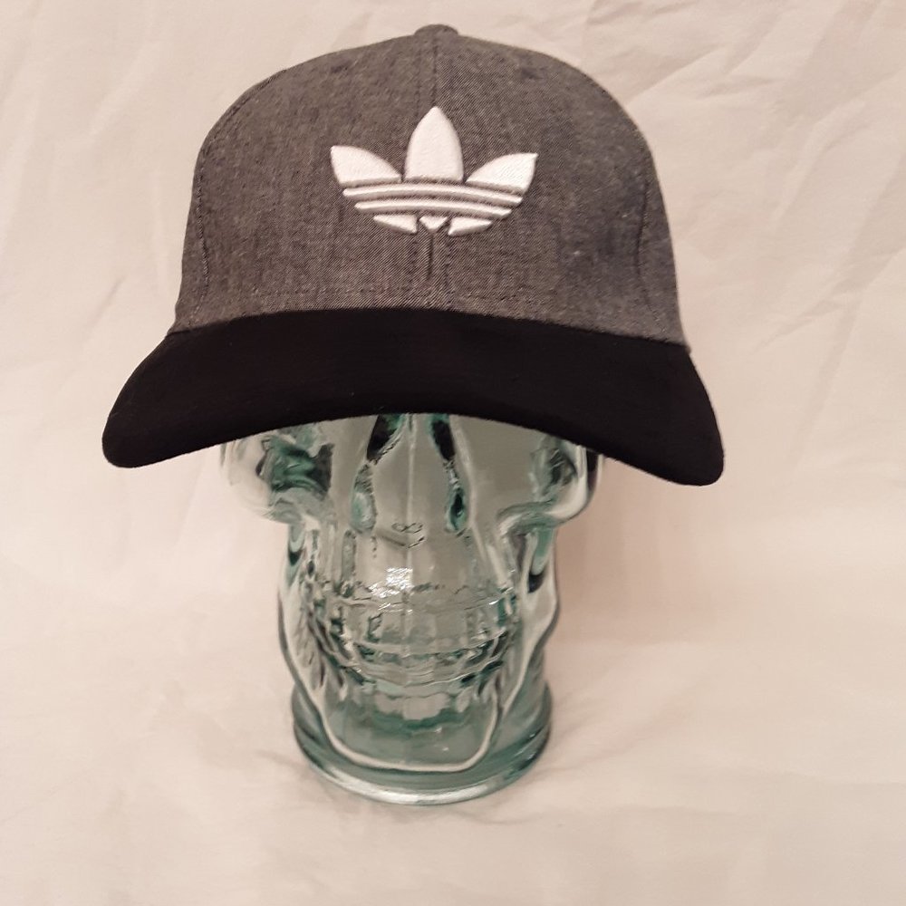 adidas Original Trefoil snapback hat Grey/Black